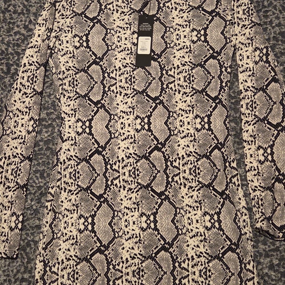 Fashion Nova Black and White Snake Print Blazer